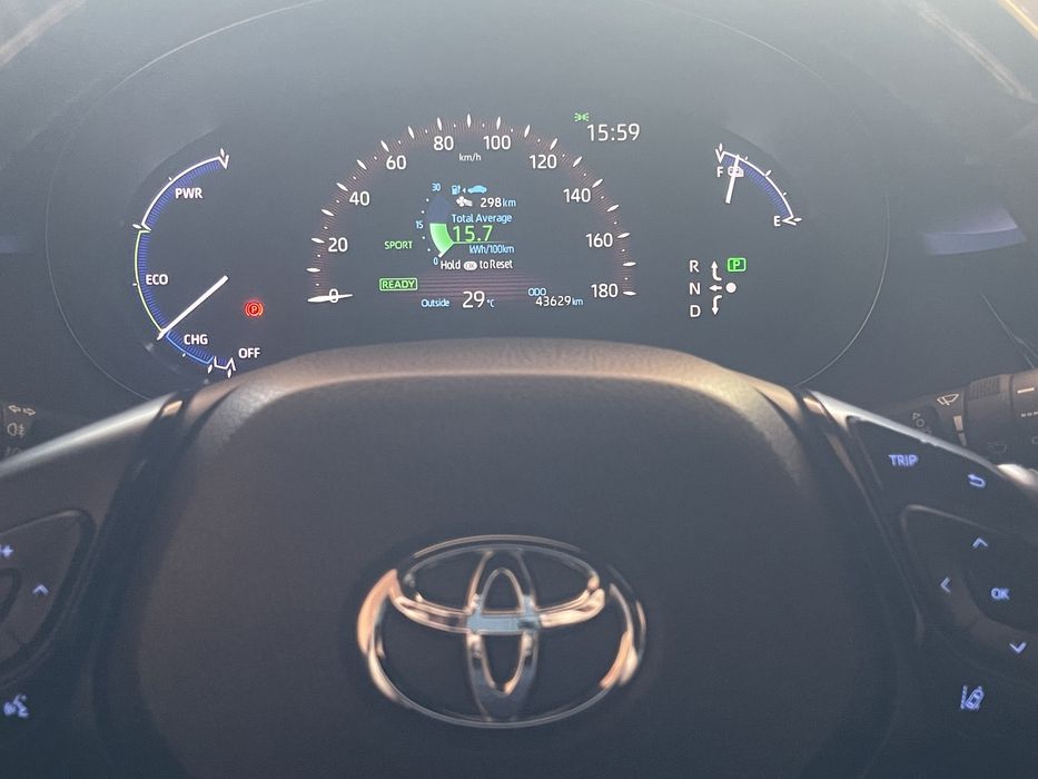 TOYOTA электромобили сотилади йили  2021 22 ранги оқ краскаси тоза