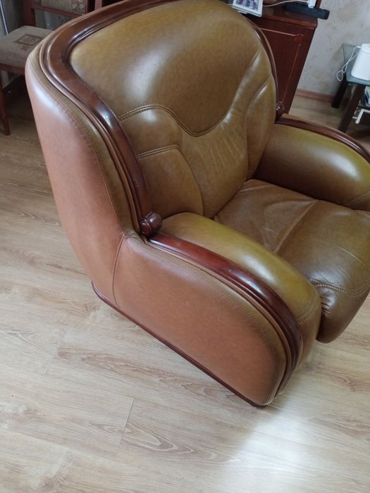 Кресло кожаное одно