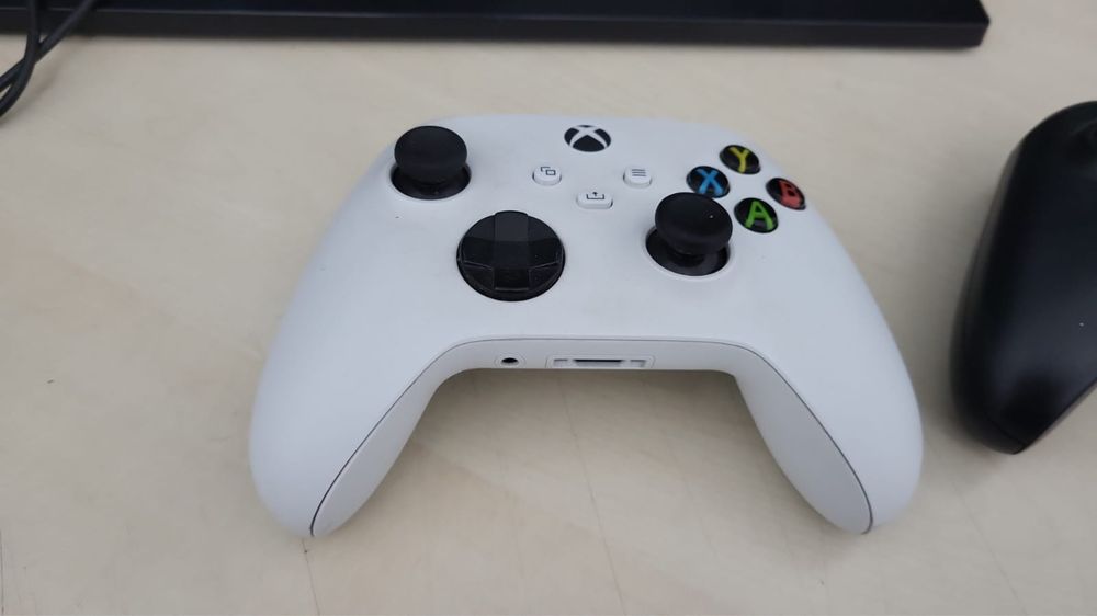 Xbox one 512gb+1tb 2 геймпада