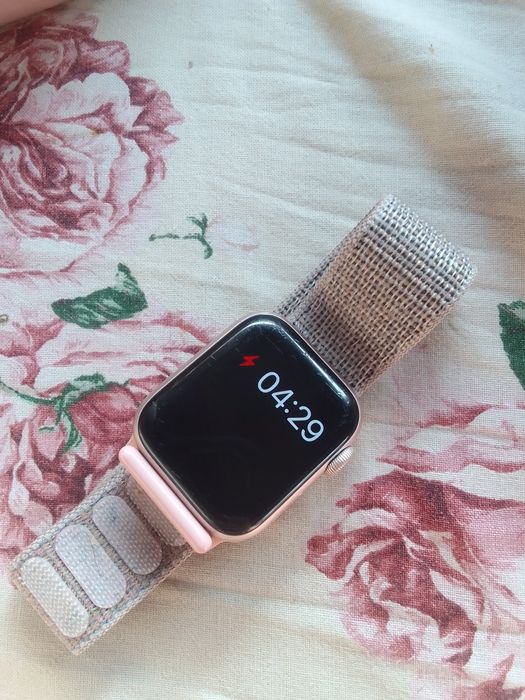 Час Apple watch 4