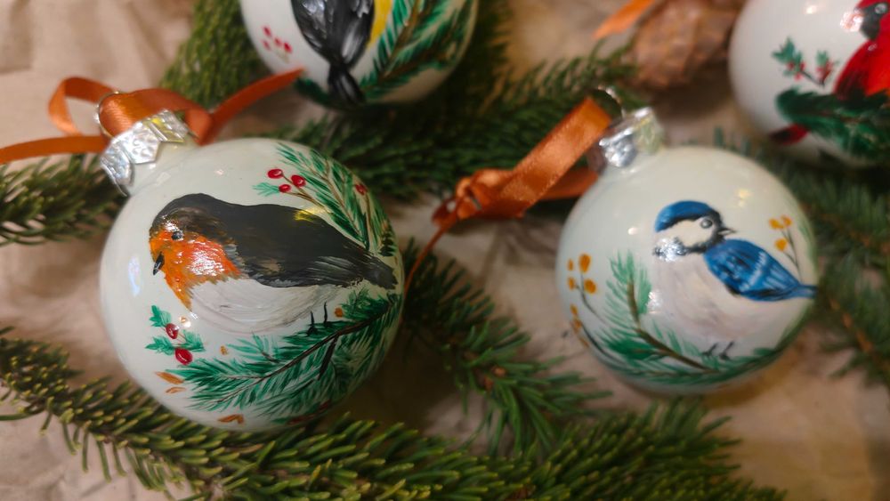 Коледни стъклени топки, ръчно рисувани