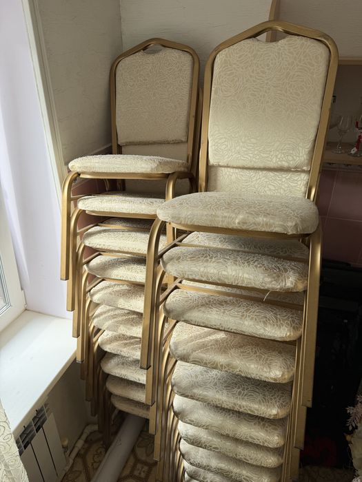 Стулья в банкетный зал