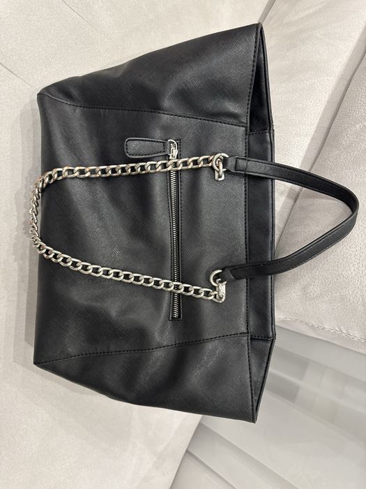 Чанта Guess.