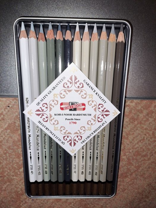 Моливи Mondeluz (сиви, черни и бели)