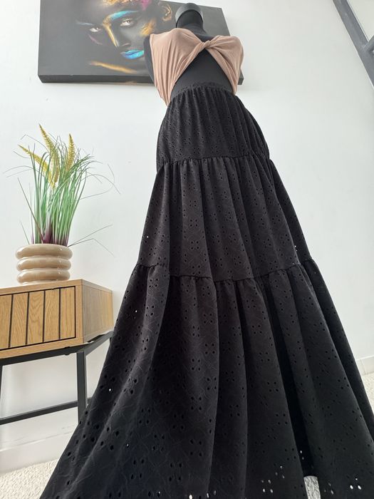 Fusta Boohoo, noua cu eticheta