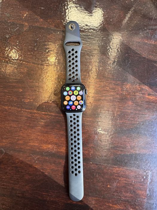 Apple watch series 7 nike