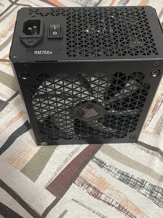 Vand placa video amd si sursa corsair