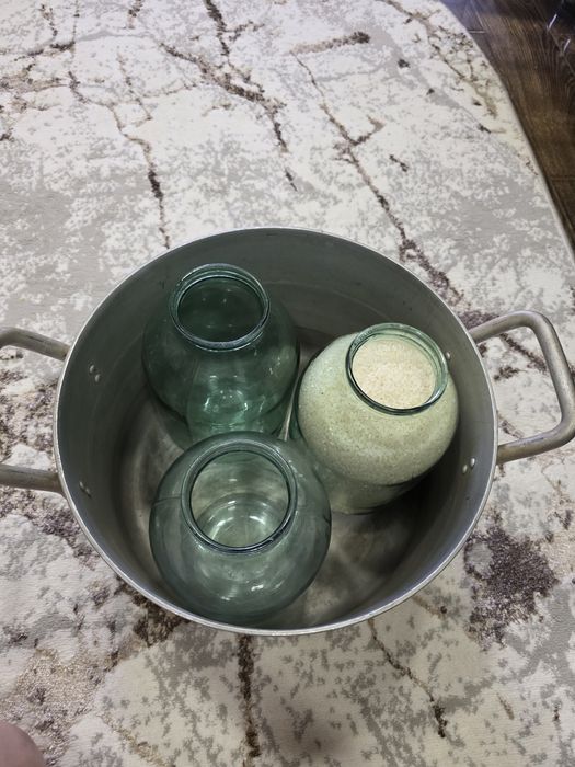 Продаётся кастрюлю алюминиевая