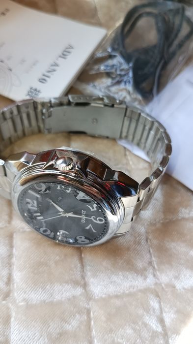 Часы наручные со встроенной видеокамерой. Новые