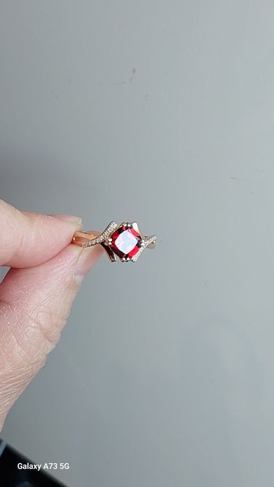 Продаю золотое кольцо, размер 17,5