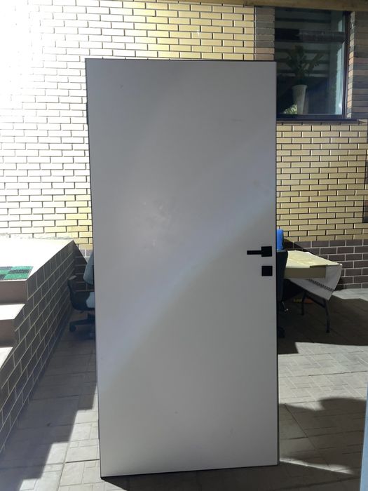 Продам межкомнатную дверь