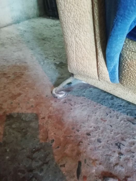 Диван б/у маленький