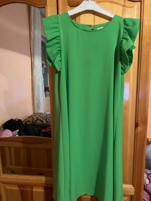 Зелена дамска рокля