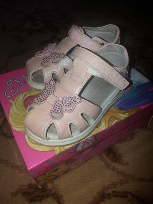 Продам обувь для девочки