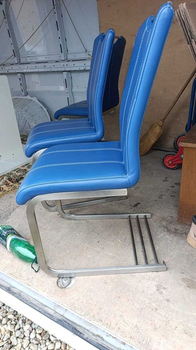 Scaune cu structura metalica