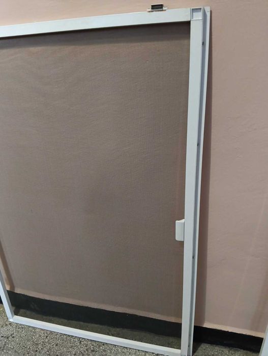 ПРОДАВАМ КОМАРНИЦИ НА ПАНТИ