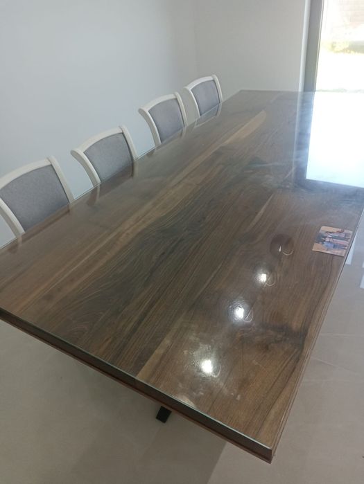 Confecționăm scări interioare din lemn masiv, mobilier din lemn masiv