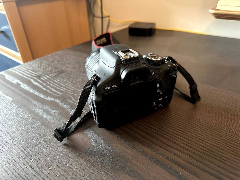 Canon EOS 600D + EF-S 18–55mm IS – пълен комплект