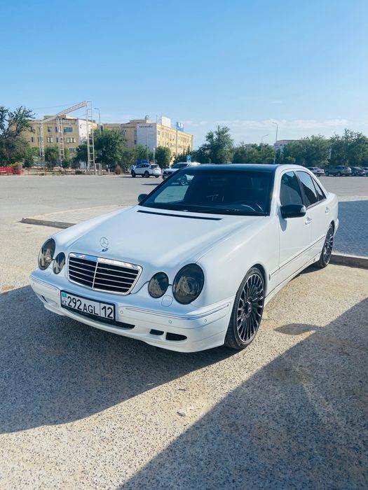 Mercedes Benz E320