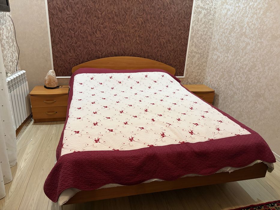 Продам кровать и тумбочки