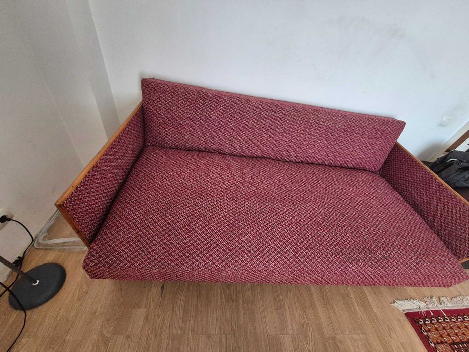 Vând canapea folosită