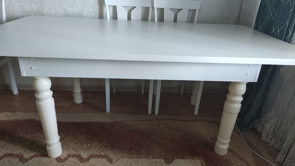 Гостинный стол продается