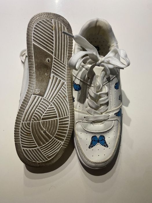 Adidași Cropp albi cu fluturi albaștri – stare bună