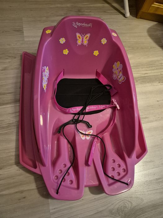 Детска шейна с предпазен колан