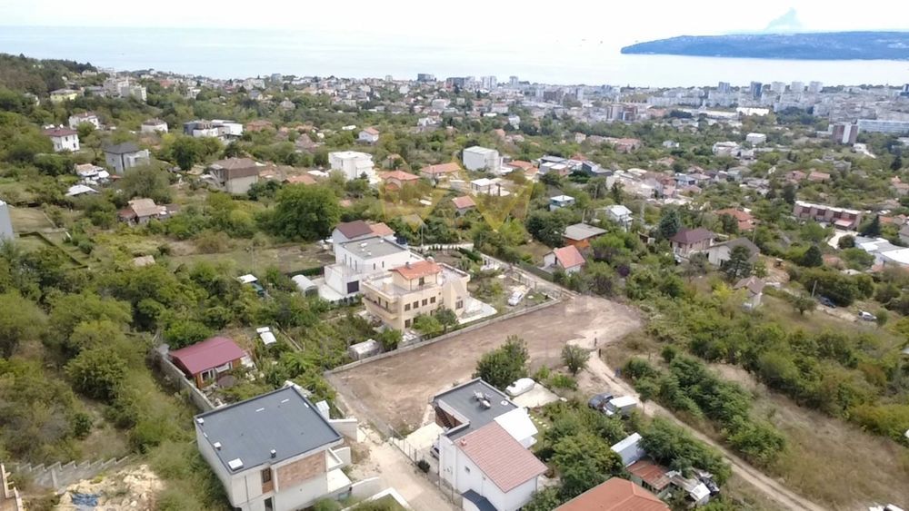 Парцел в Варна-м-т Сотира площ 979 цена 130000