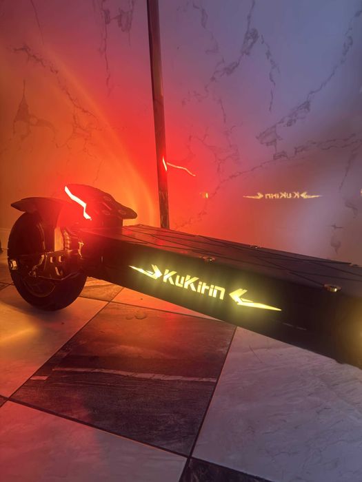 Продавам електрическа тротинетка KuKirin G2 Master 2025