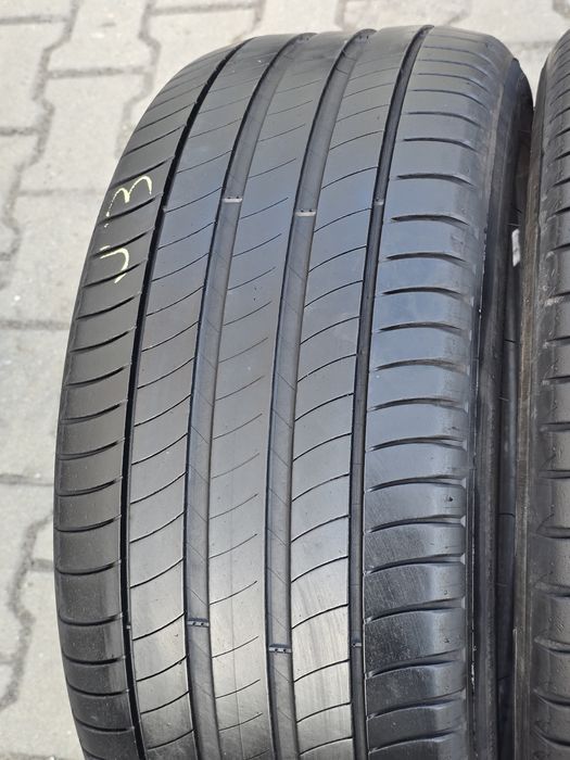 235 40 17 Michelin
