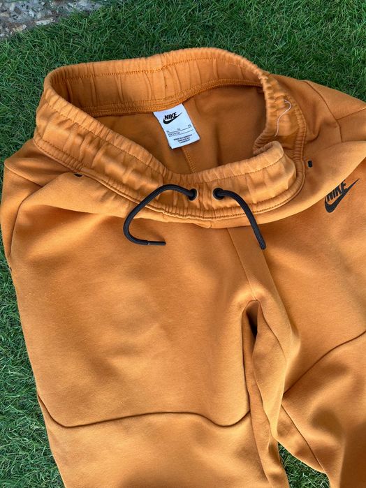 Мъжко долнище : Nike Sportswear Tech Fleece Pants Orange S