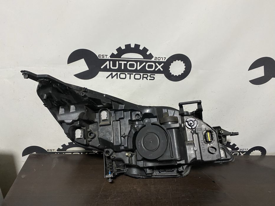 Far stanga bixenon si led Peugeot 508 an 2010-2014