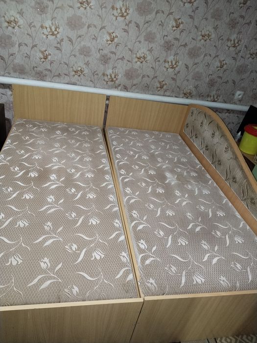 Продается спальный и детский гарнитур.
