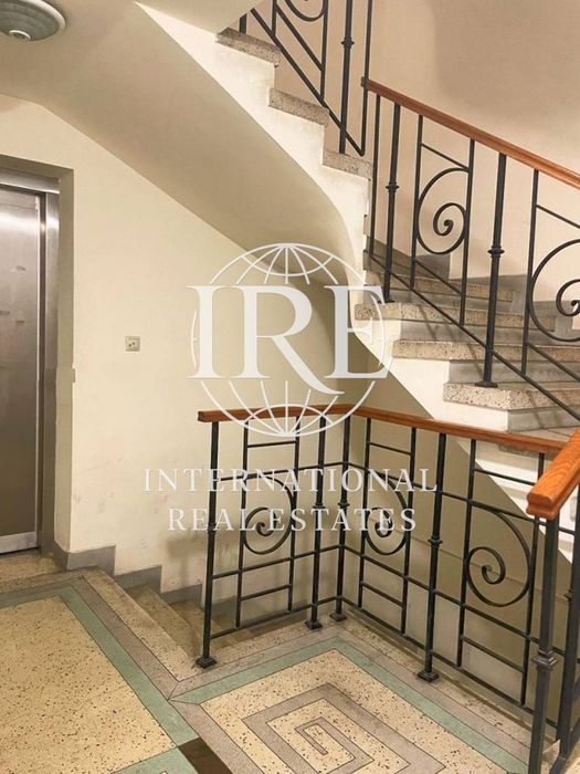 Продава се Двустаен апартамент в Варна, Център - 75 кв.м за 1918 €/кв.м - Снимка #11