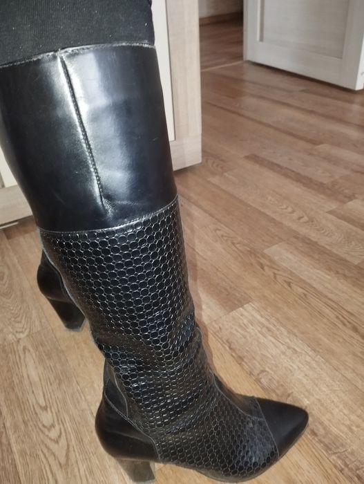 Продам женские сапоги