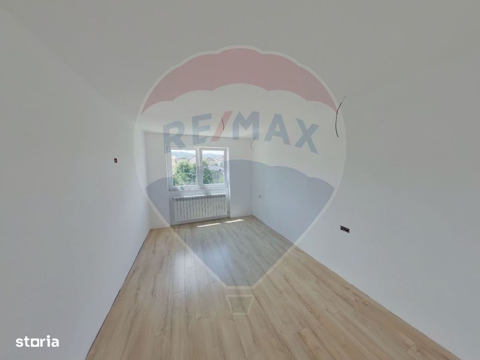 Apartament Cu 4 Camere De Vanzare — fotografia 3