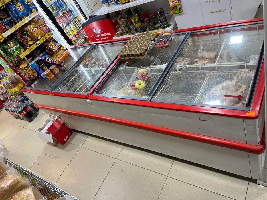 Морозильник витрина в рабочем состоянии