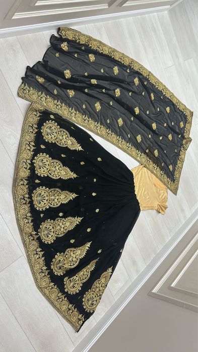 Индийский сари / индийский костюм