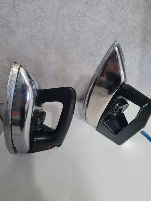 Продам утюг () в хорошем состоянии