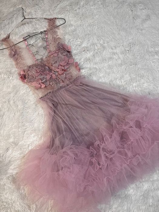 Къси бални рокли