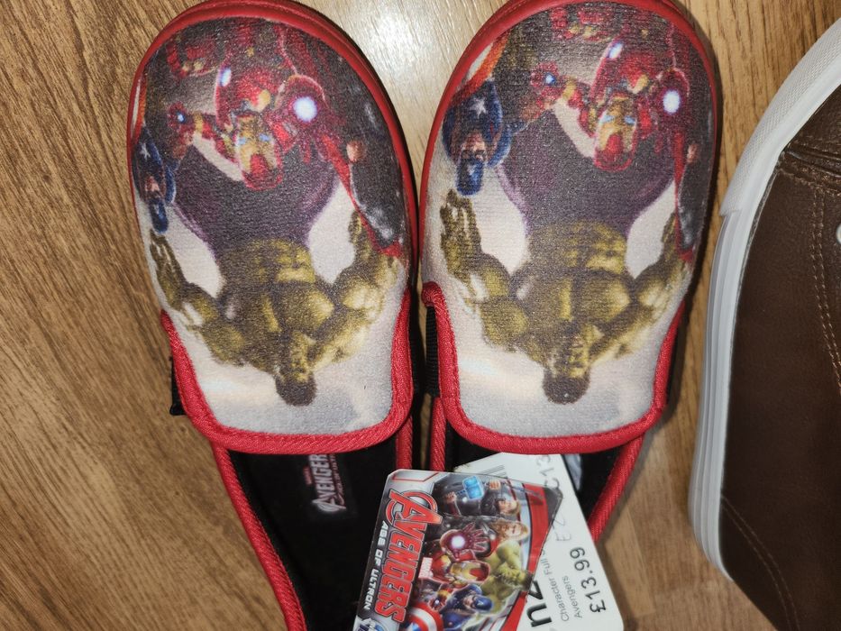 Нови кецове h&m, пантофи с хълк, стоножки adidas и маратонки nike