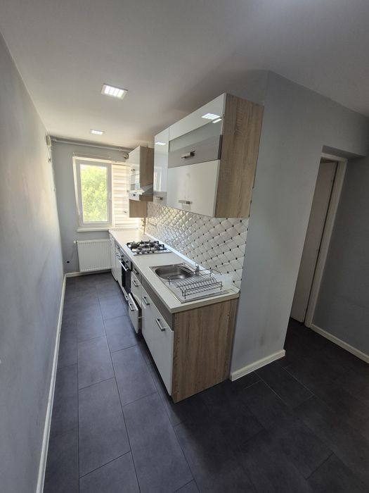 Vand apartament  et 3,zona independentei,scara luminata si curata