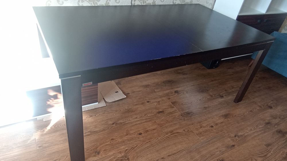 Продам стол. Большой.