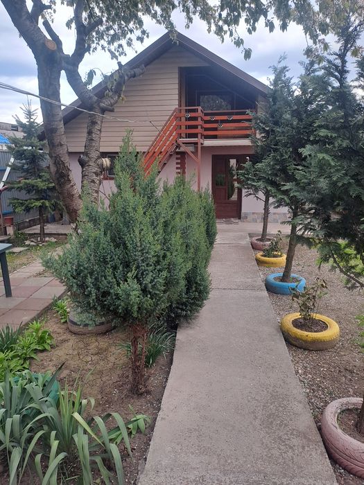 Vând casă plus teren