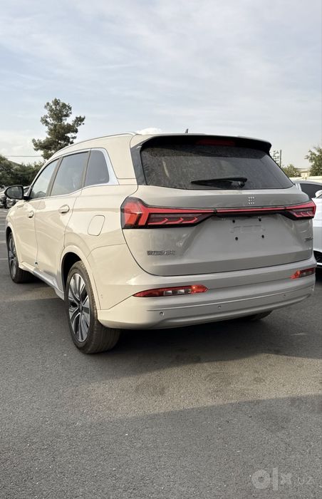 Dongfeng E5 Plus PHEV