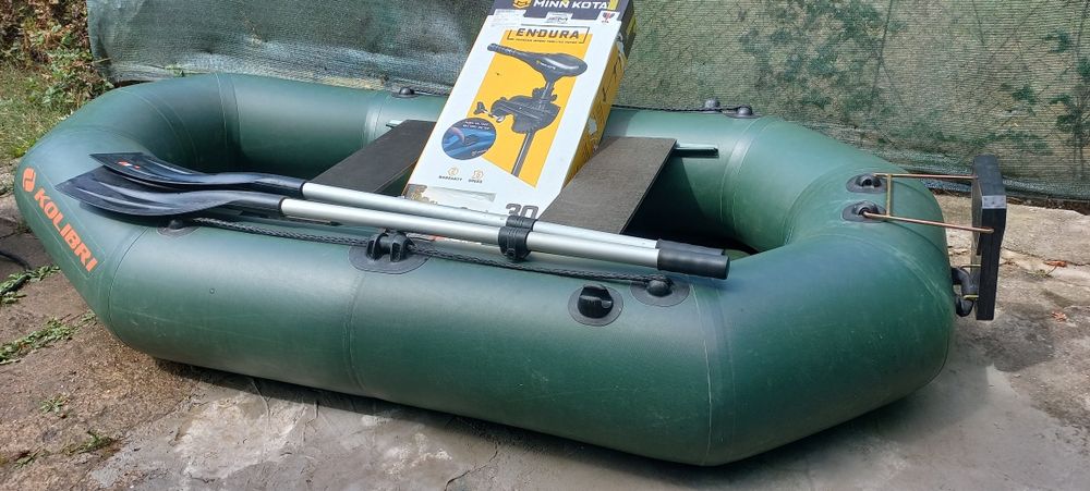 Продавам  лодка  колибри T250 плюс електрически двигател мини кота  30 lb
