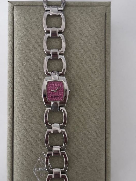 Часовник с кристали Сваровски.