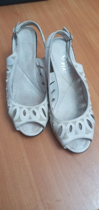 Продам женскую обувь