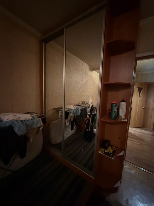 Шкаф с зеркалом